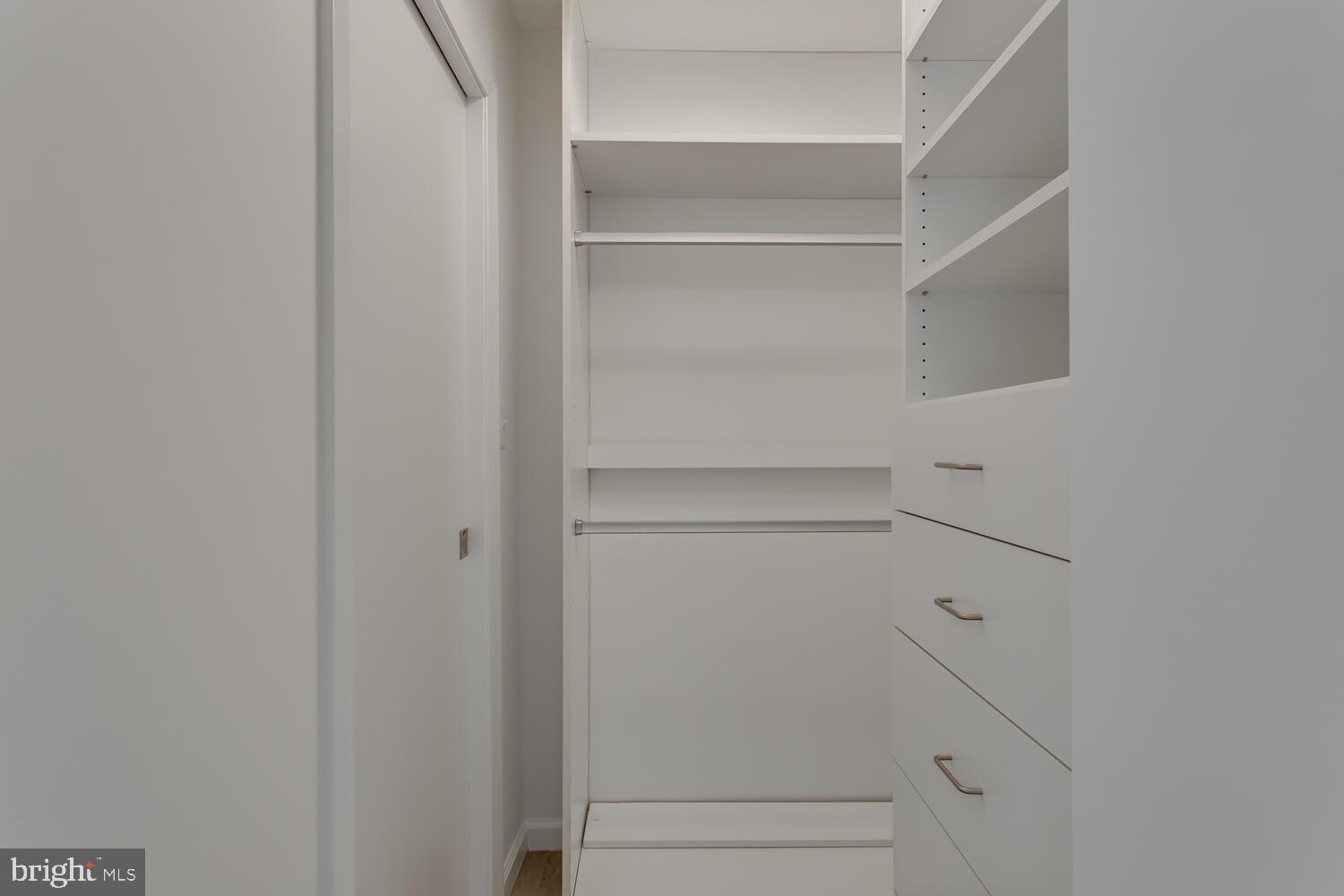 1808 OLD MEADOW ROAD 1009