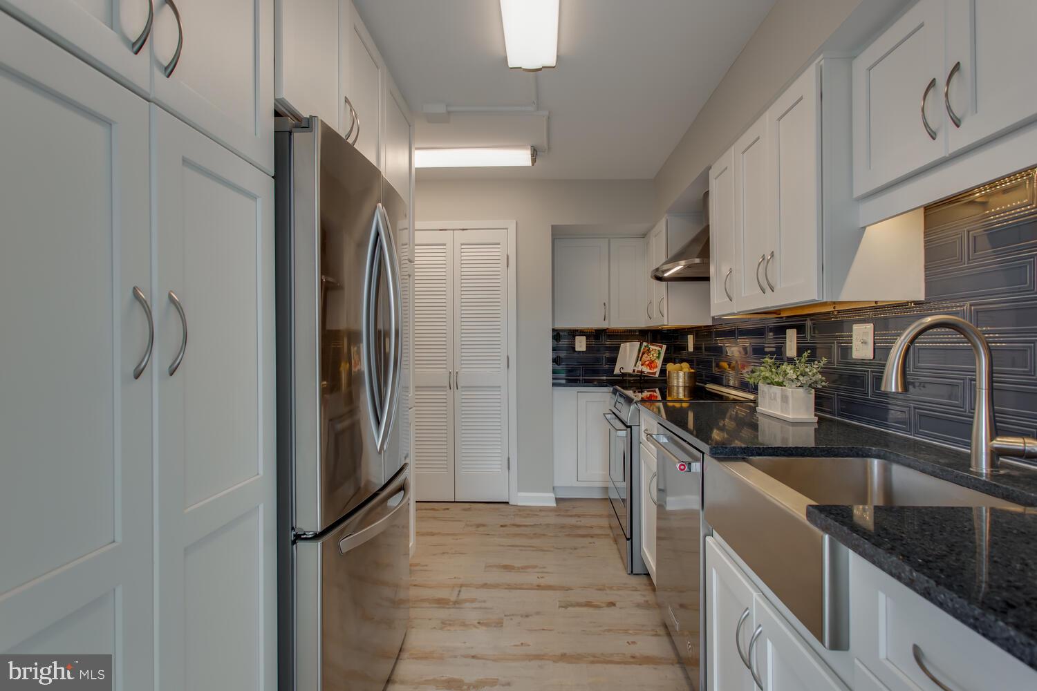 1808 OLD MEADOW ROAD 1009