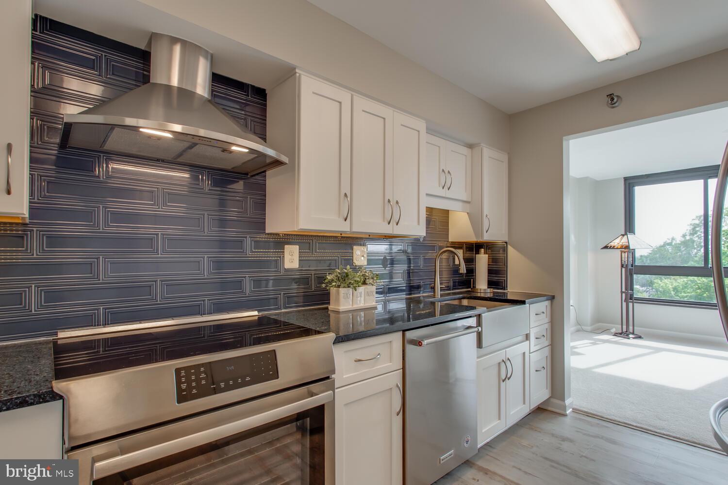 1808 OLD MEADOW ROAD 1009