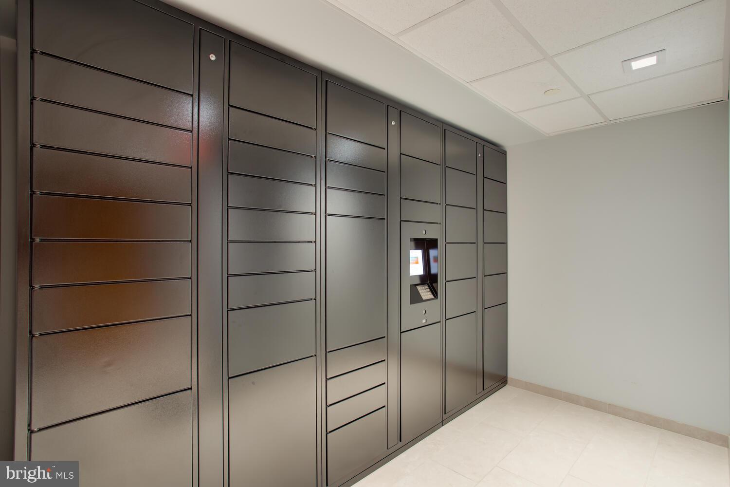 1808 OLD MEADOW ROAD 1009