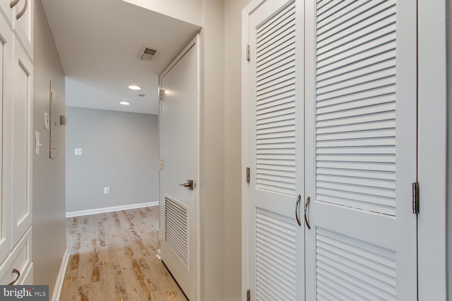 1808 OLD MEADOW ROAD 1009