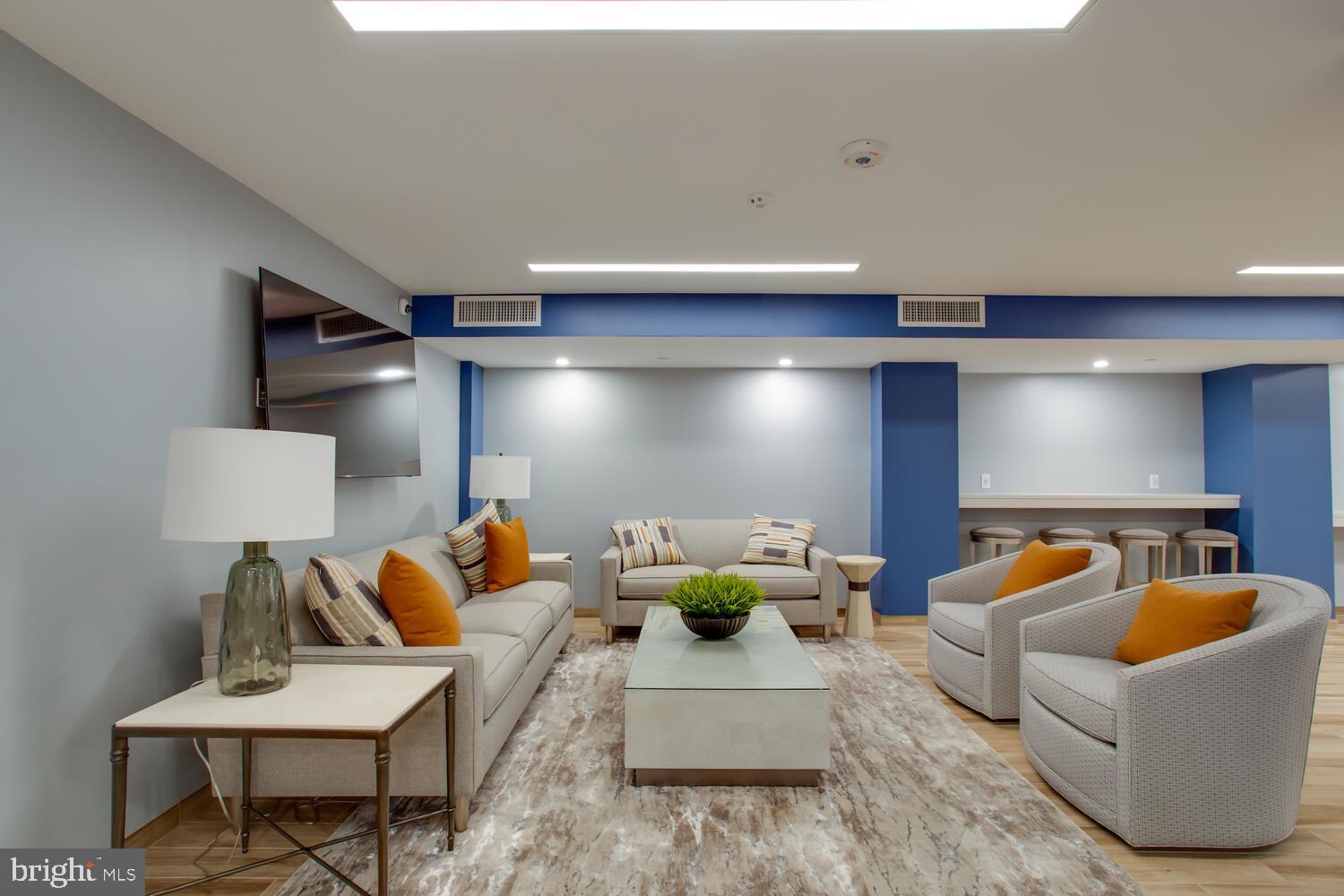 1808 OLD MEADOW ROAD 1009