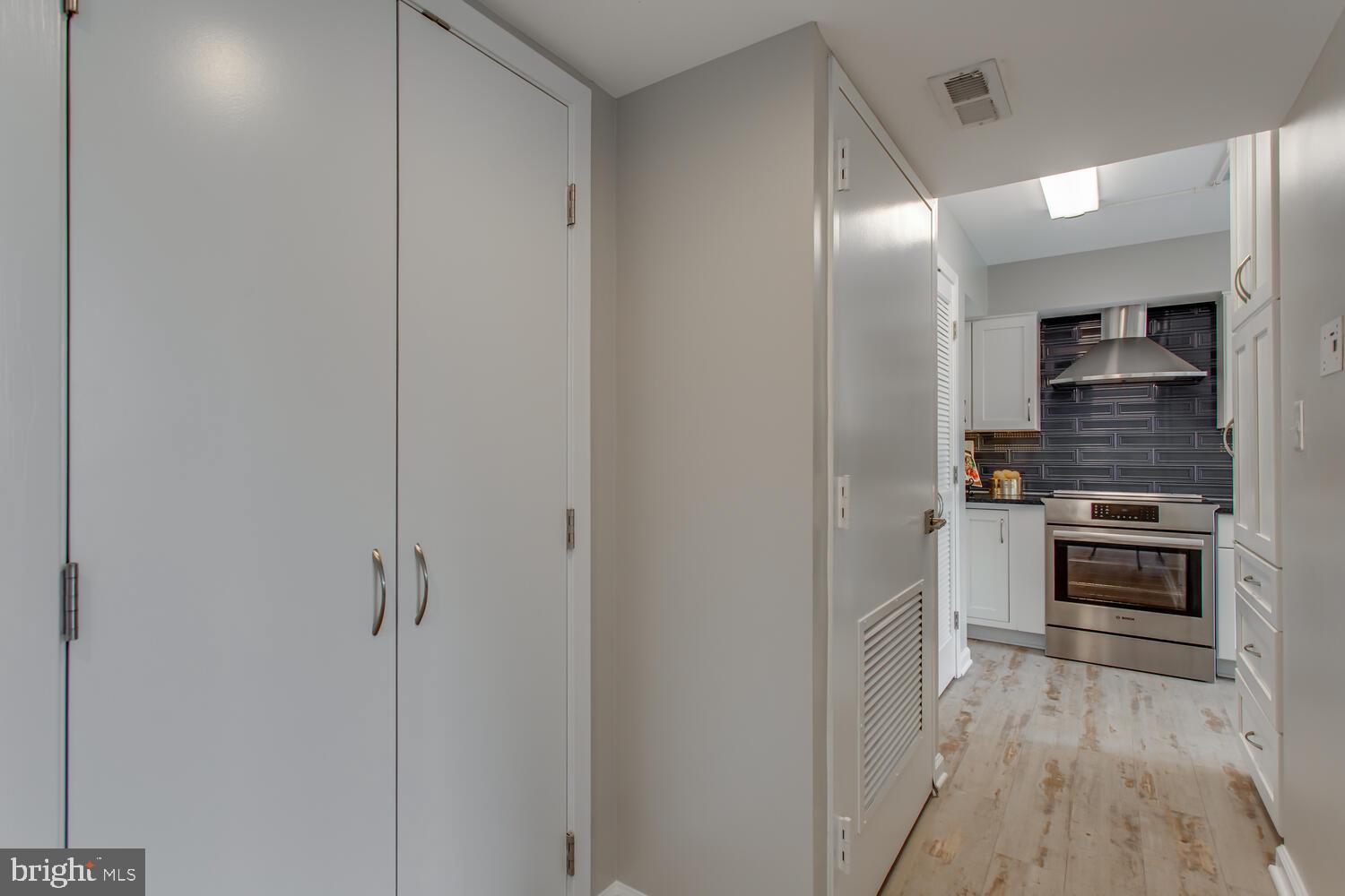 1808 OLD MEADOW ROAD 1009