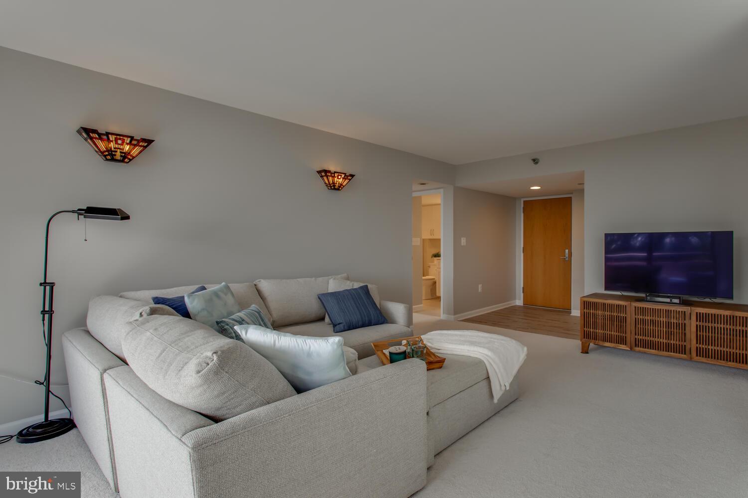 1808 OLD MEADOW ROAD 1009