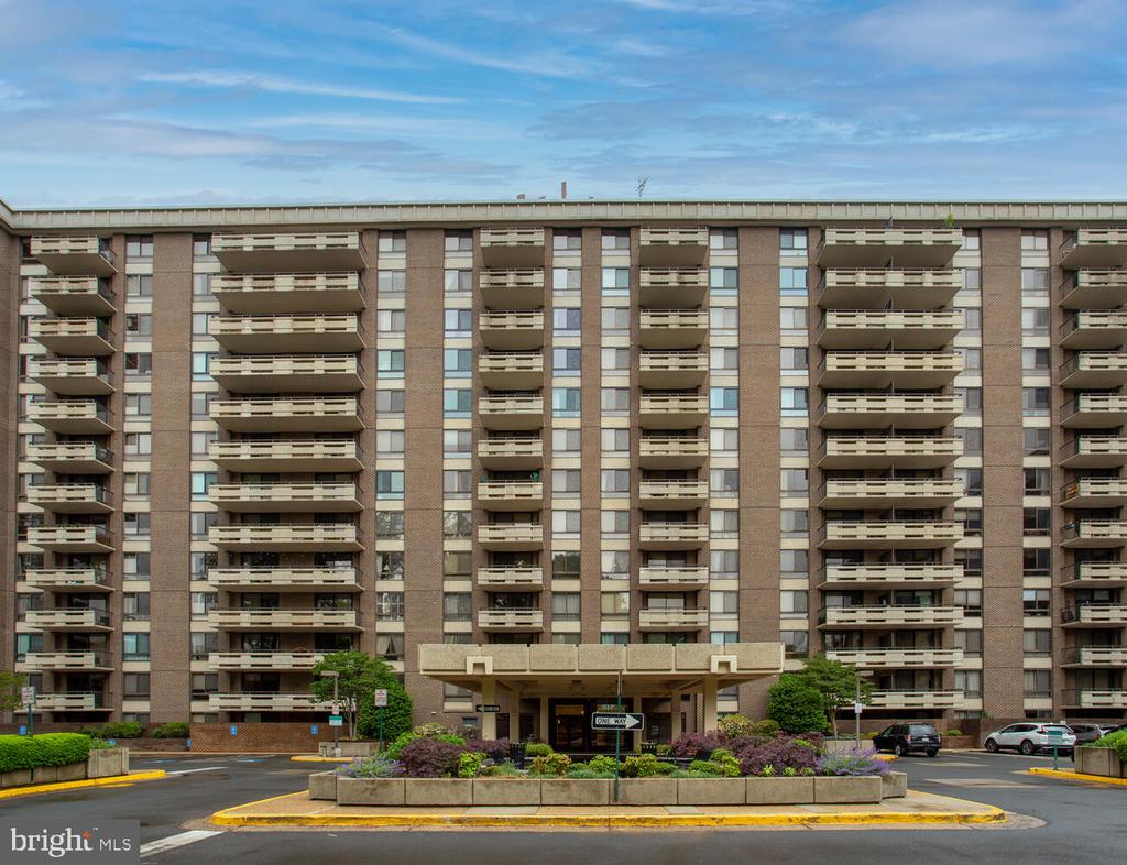 1808 OLD MEADOW ROAD 1009