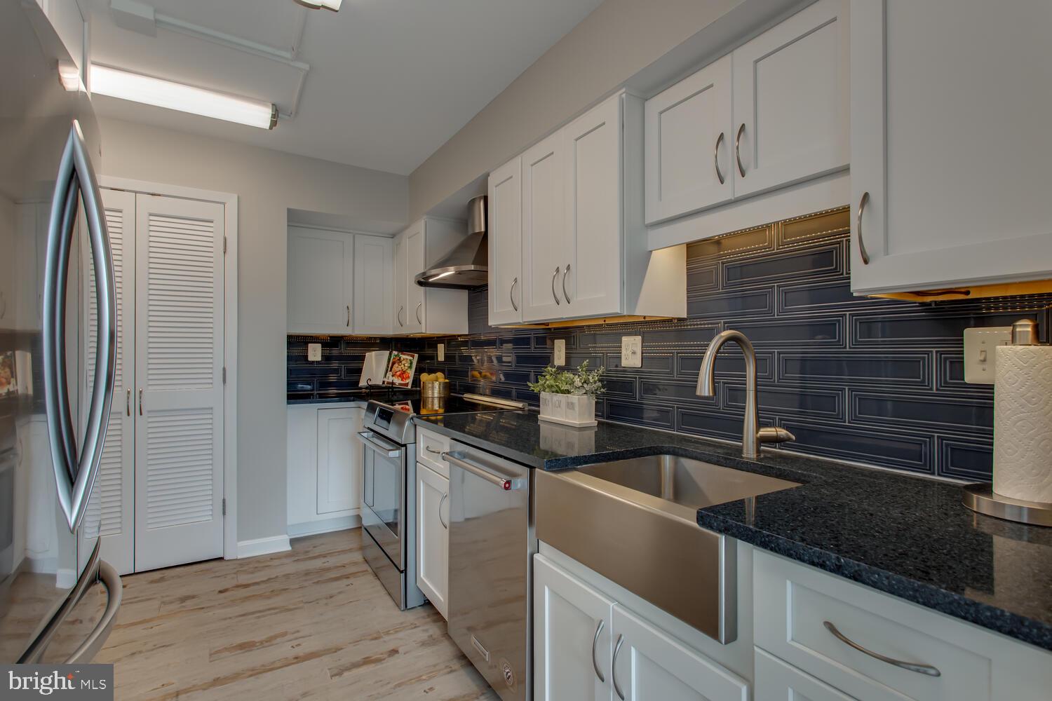 1808 OLD MEADOW ROAD 1009