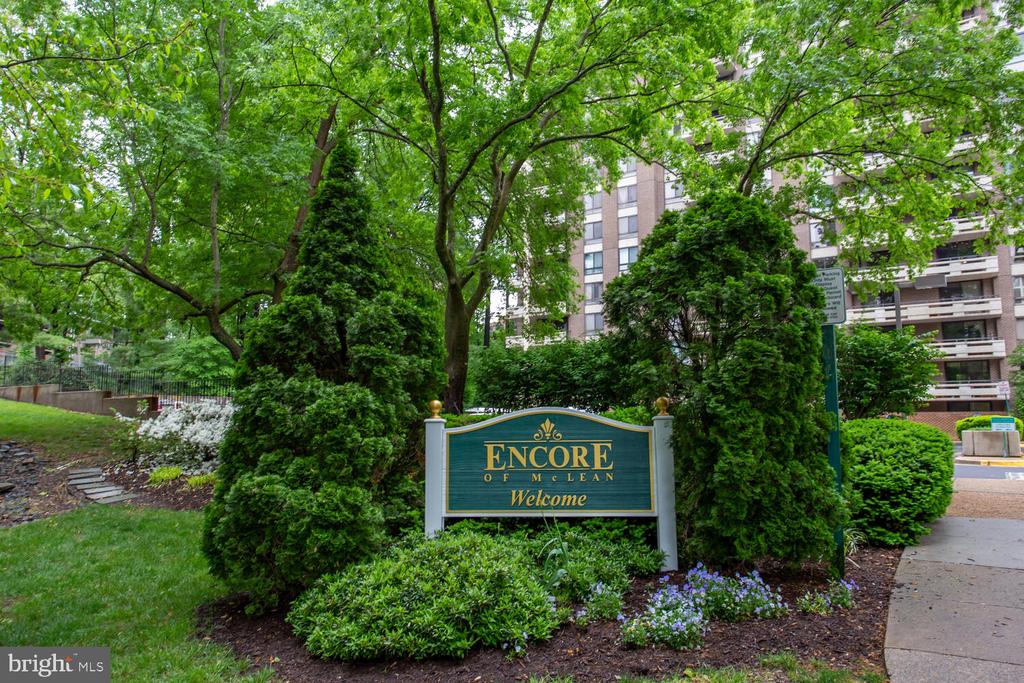 1808 OLD MEADOW ROAD 1009