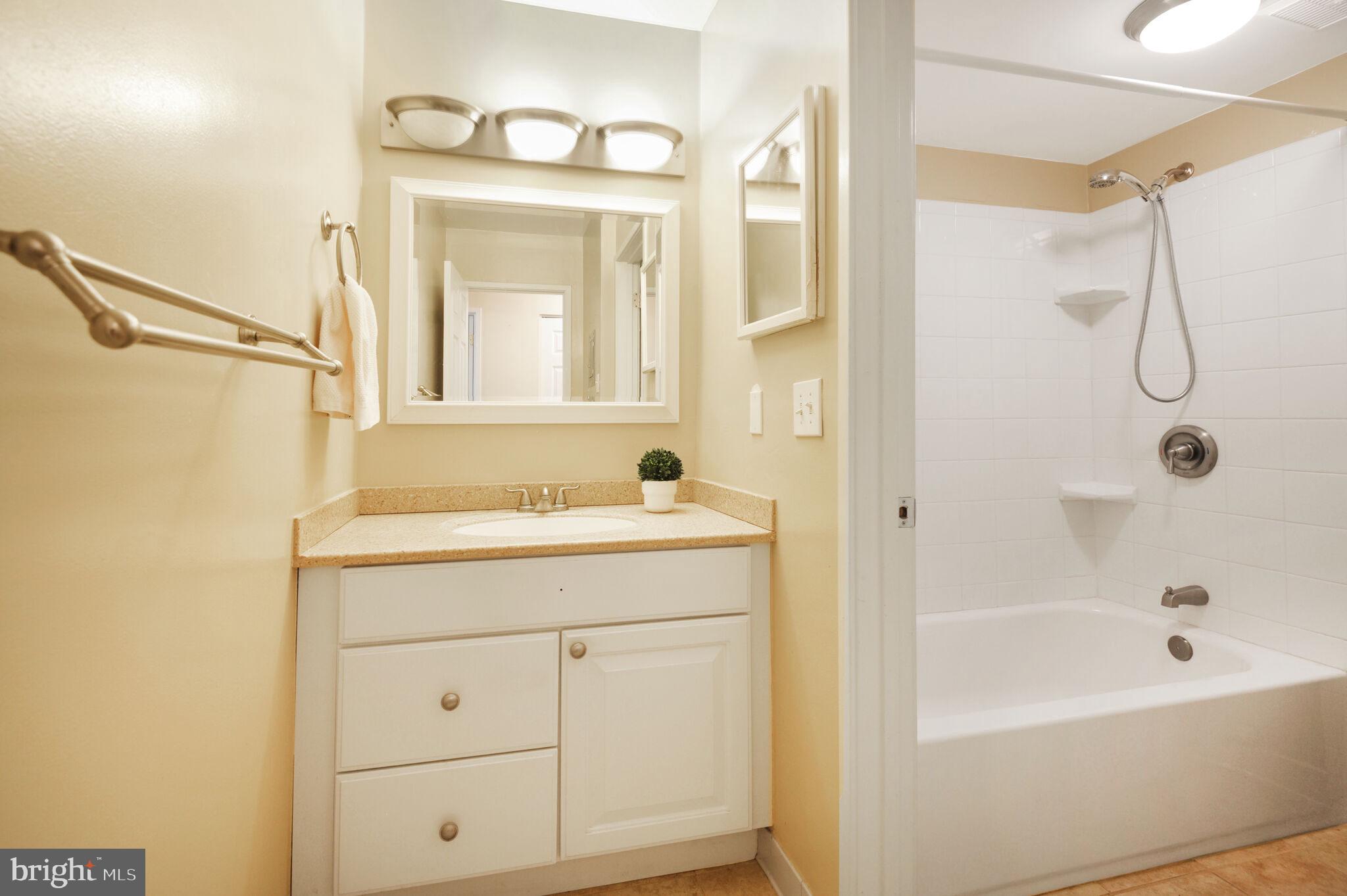 1675 PARKCREST CIRCLE 4E/300