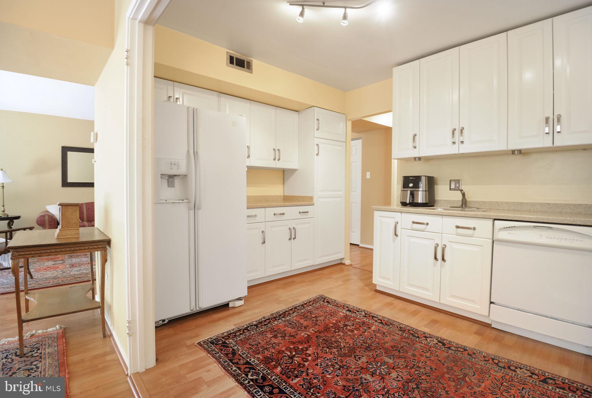 1675 PARKCREST CIRCLE 4E/300