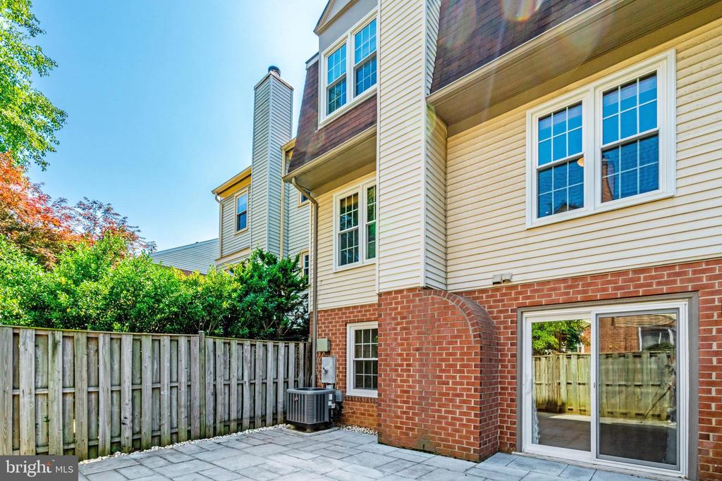 3688 YORKTOWN VILLAGE PASS