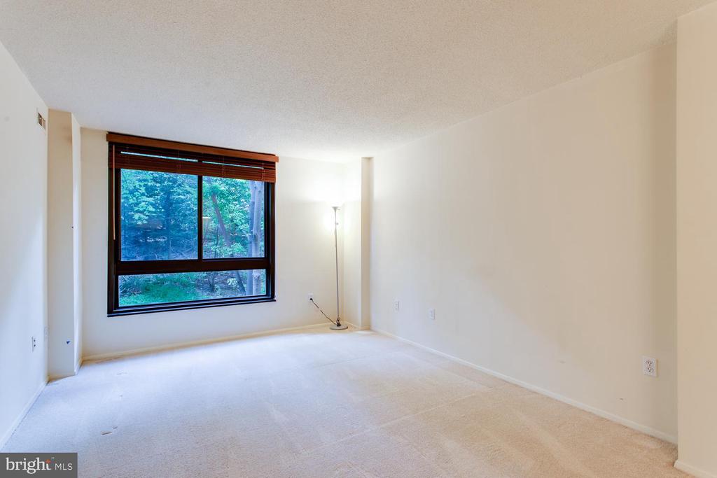 1808 OLD MEADOW ROAD Unit: 404