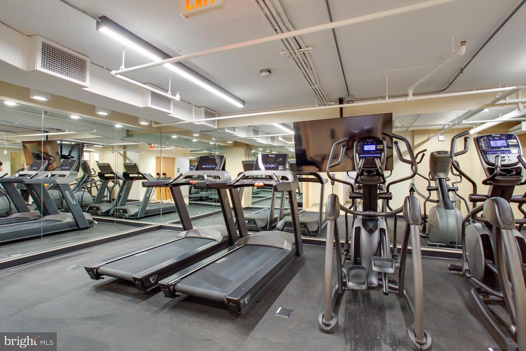 1808 OLD MEADOW ROAD Unit: 404