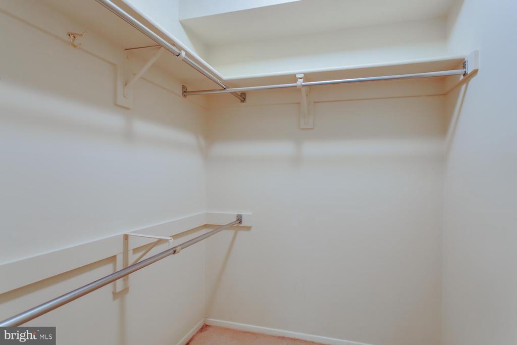1808 OLD MEADOW ROAD Unit: 404