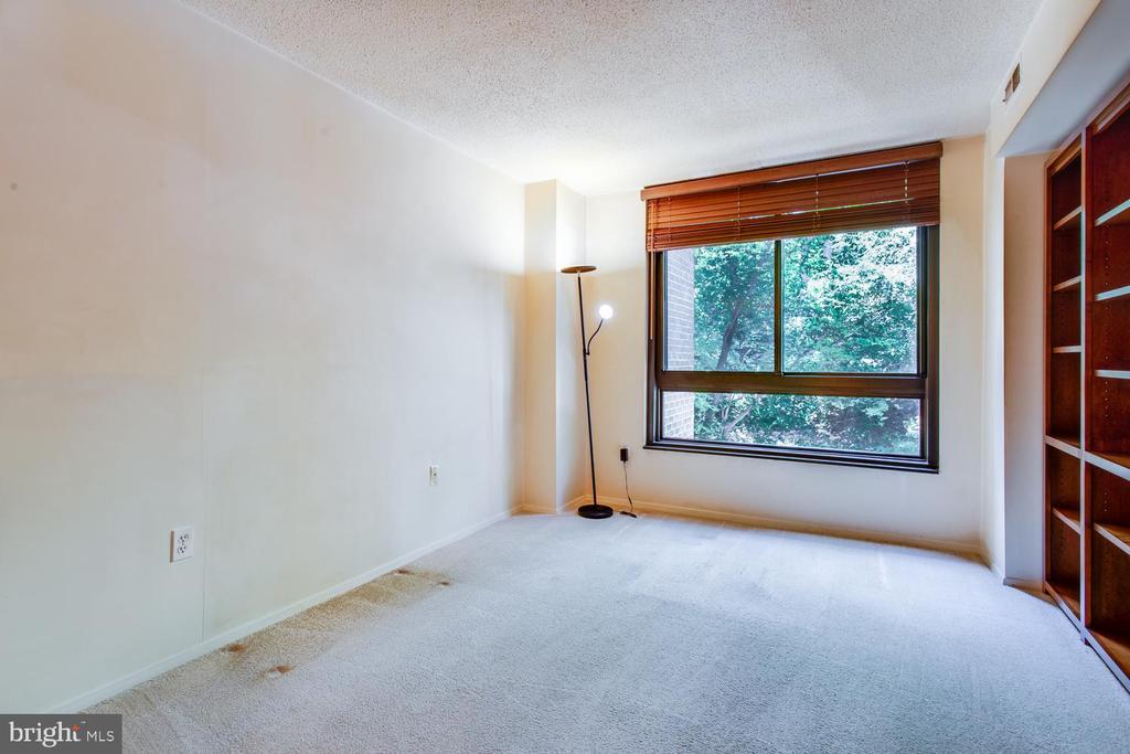 1808 OLD MEADOW ROAD Unit: 404