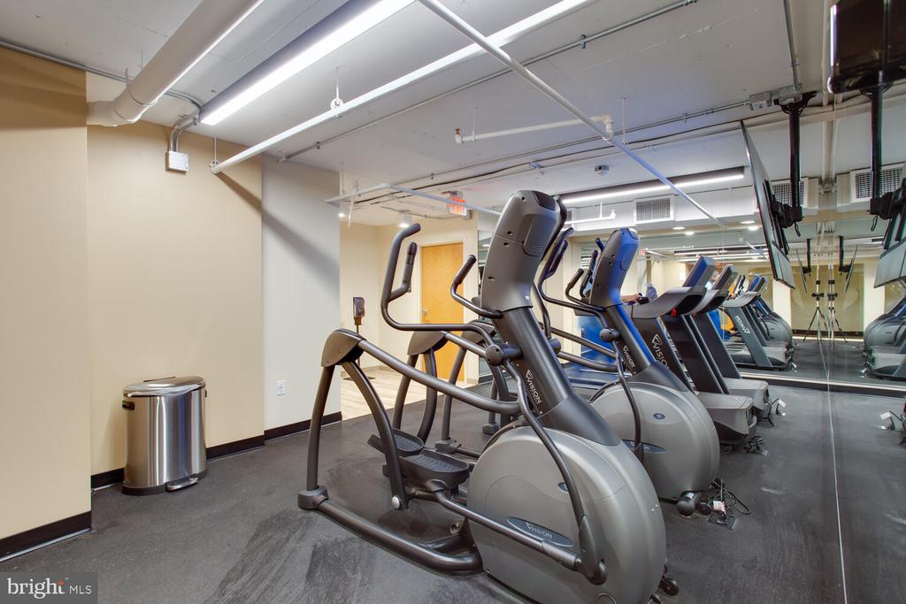 1808 OLD MEADOW ROAD Unit: 404