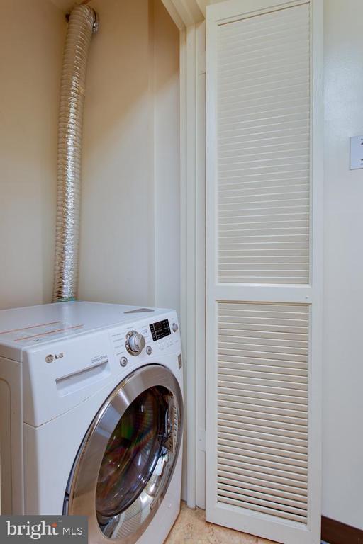 1808 OLD MEADOW ROAD Unit: 404