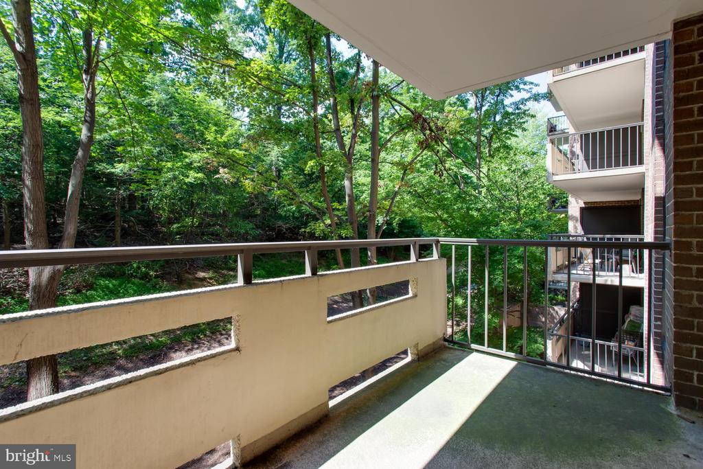 1808 OLD MEADOW ROAD Unit: 404