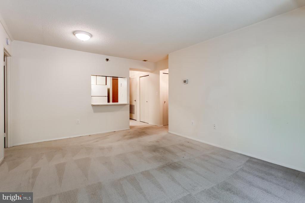 1808 OLD MEADOW ROAD Unit: 404