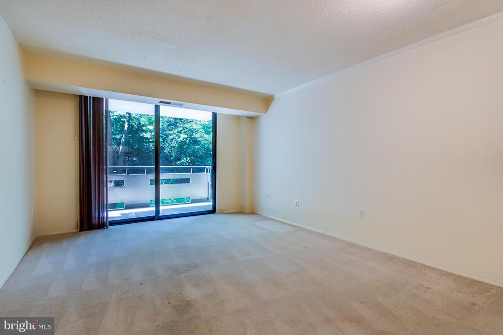 1808 OLD MEADOW ROAD Unit: 404