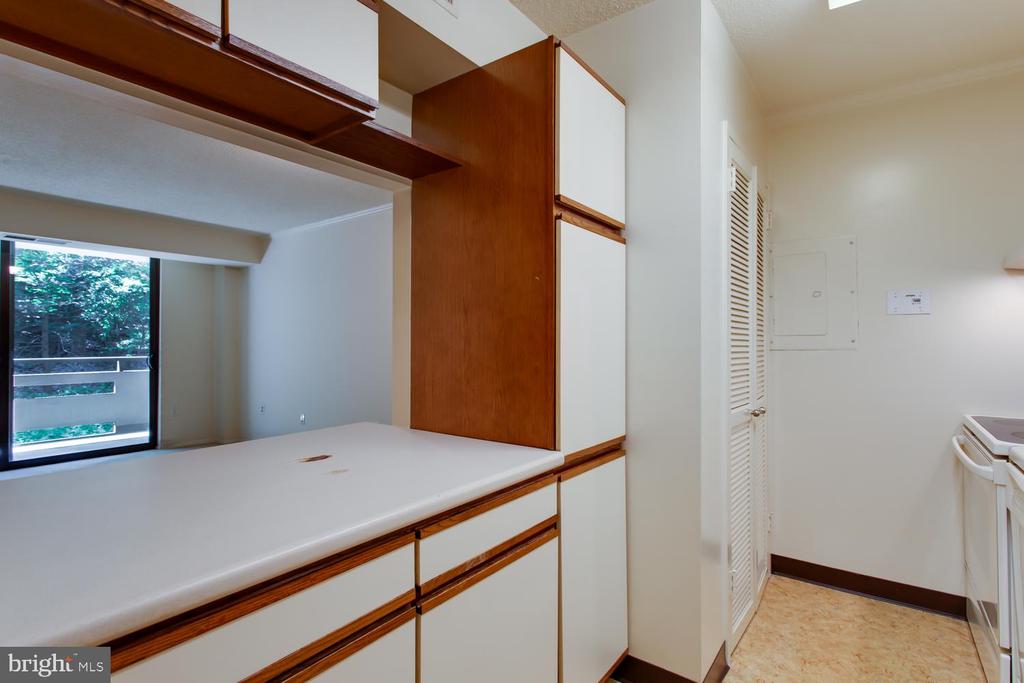 1808 OLD MEADOW ROAD Unit: 404
