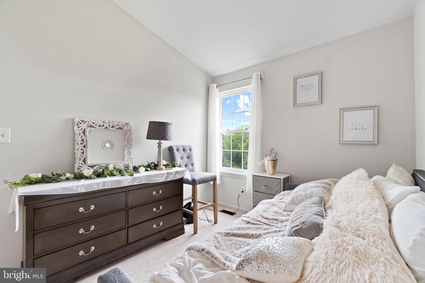 21676 HAZELNUT SQUARE