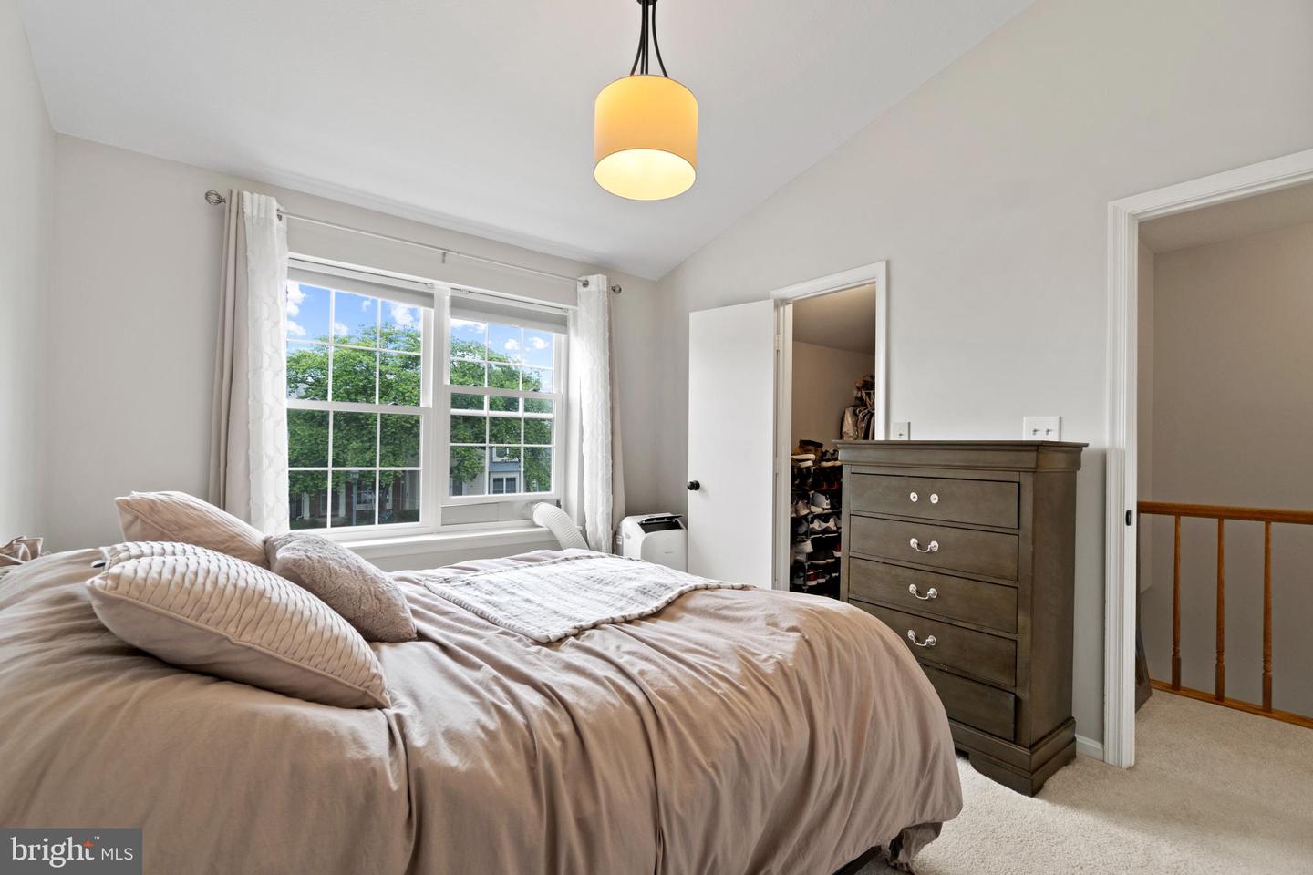 21676 HAZELNUT SQUARE