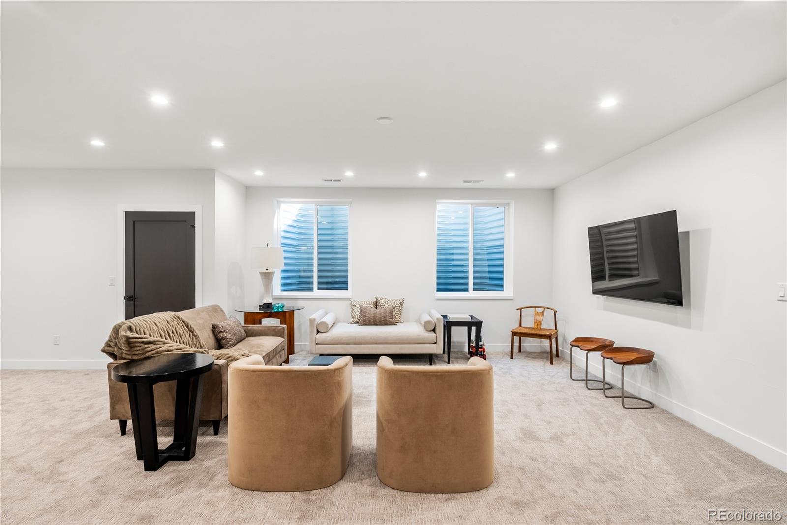 1983 S Saint Paul Street