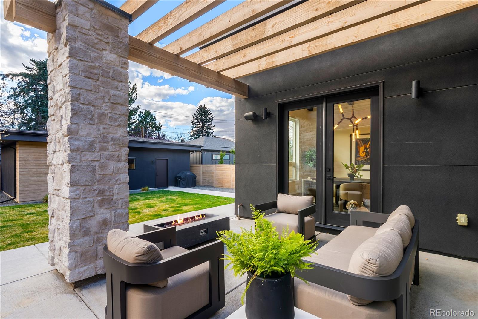 1983 S Saint Paul Street