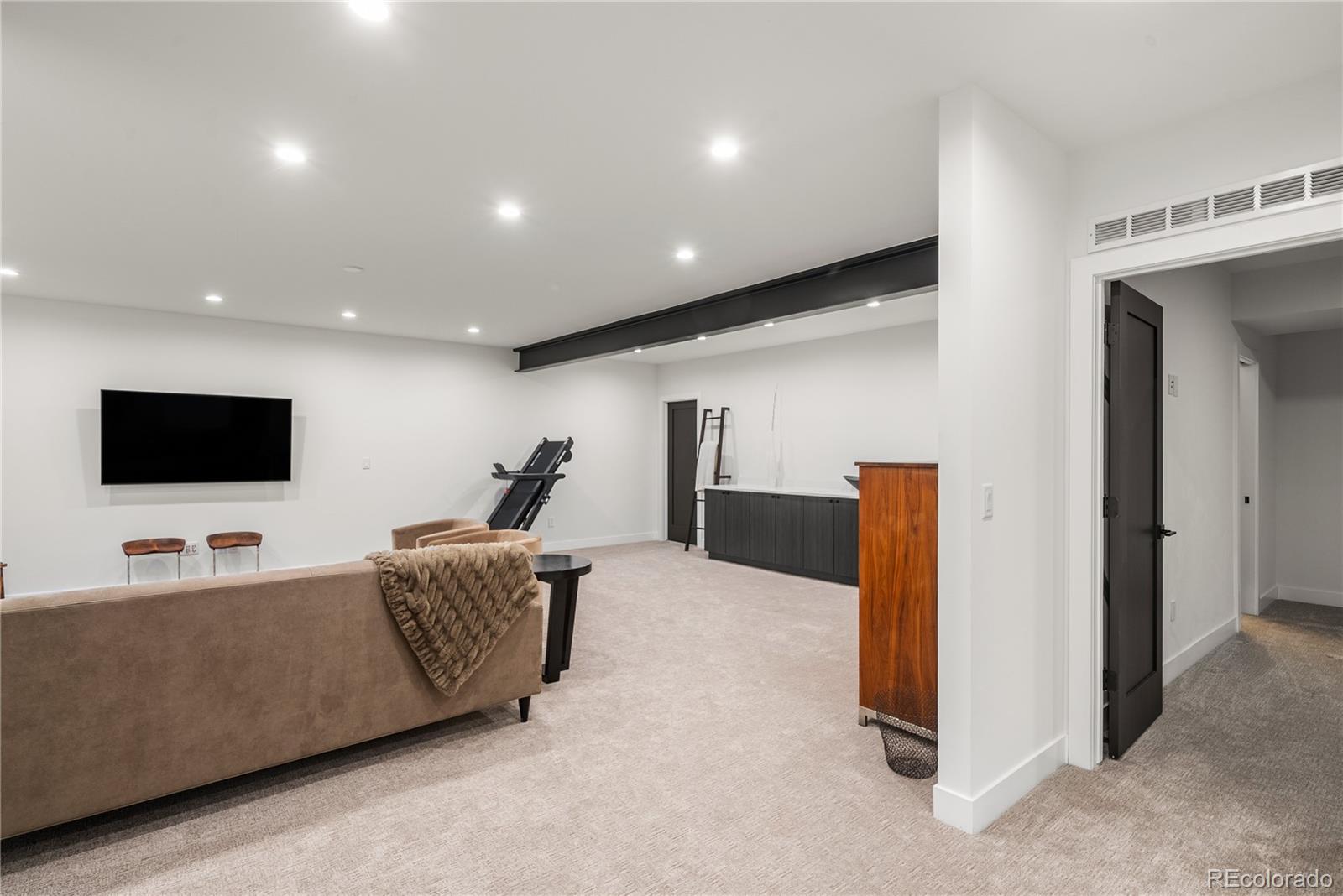 1983 S Saint Paul Street