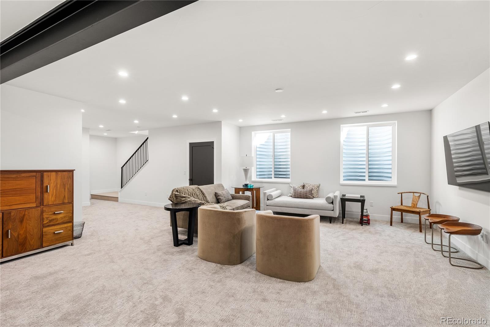 1983 S Saint Paul Street