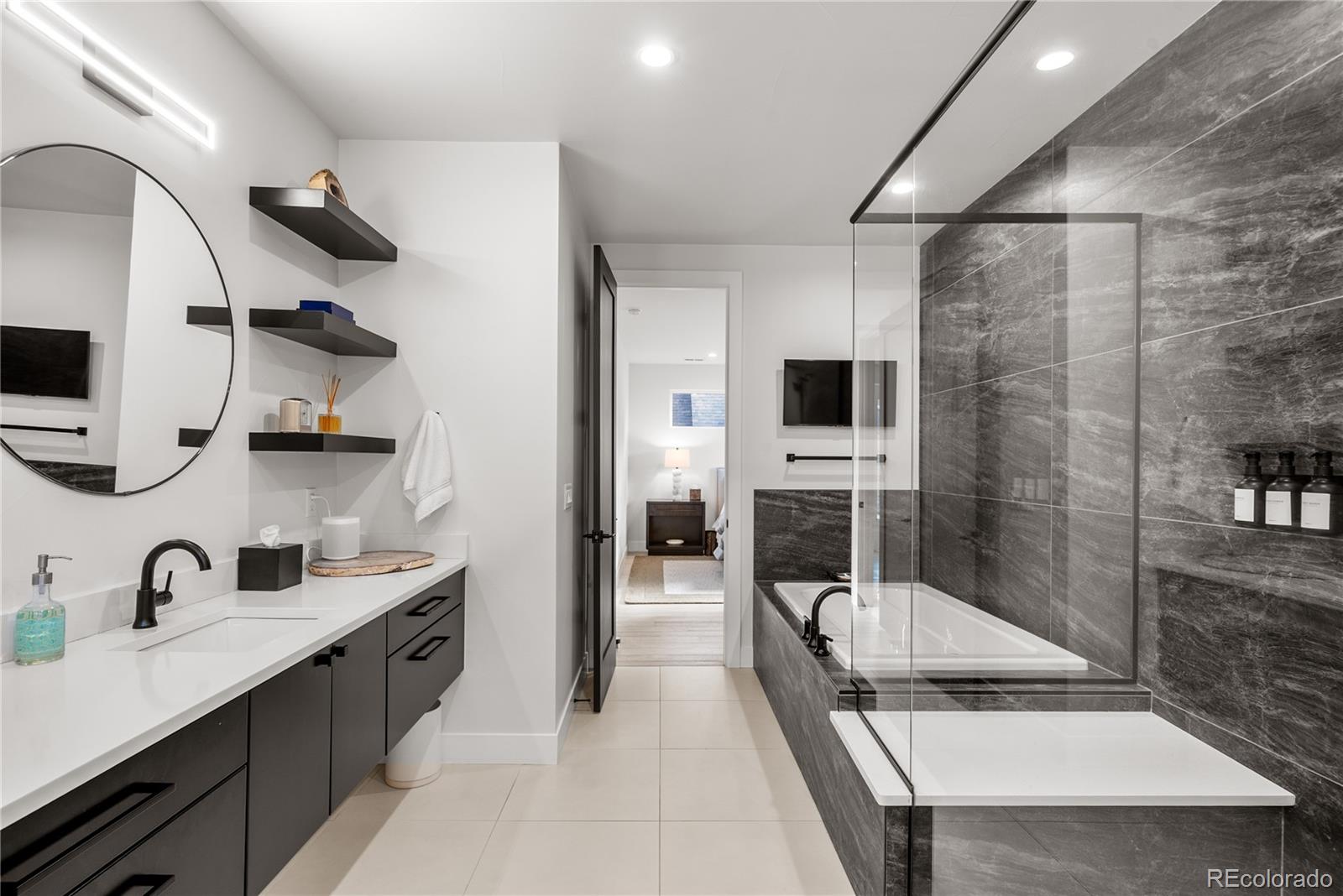 1983 S Saint Paul Street