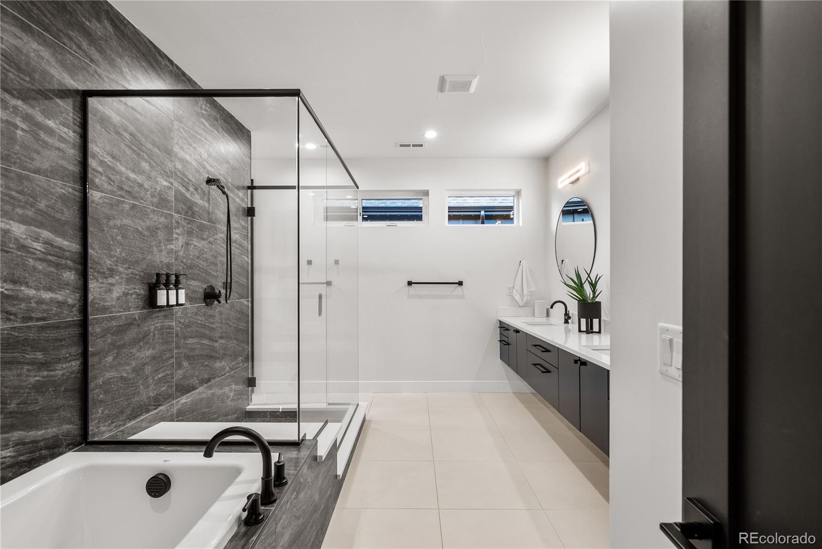 1983 S Saint Paul Street