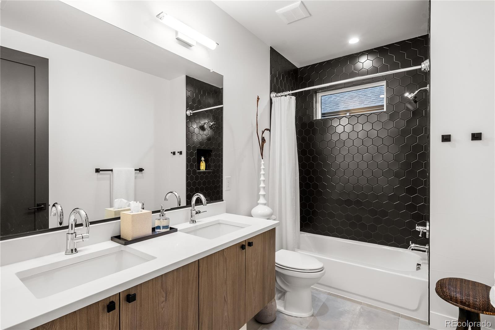 1983 S Saint Paul Street