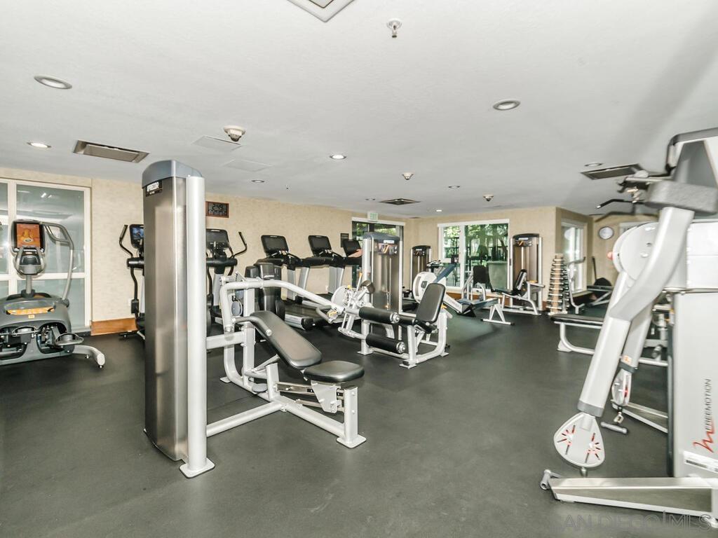 1205 Pacific HWY 2306