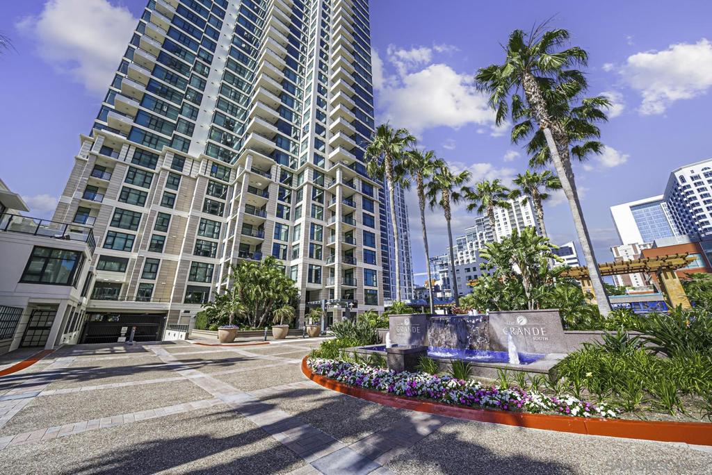 1205 Pacific HWY 2306