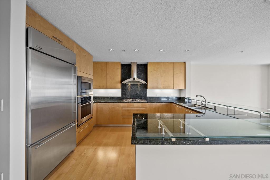 1205 Pacific HWY 2306