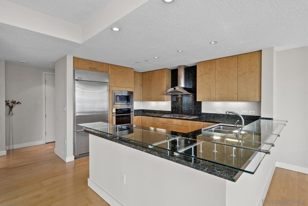 1205 Pacific HWY 2306
