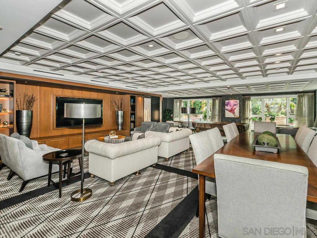 1205 Pacific HWY 2306