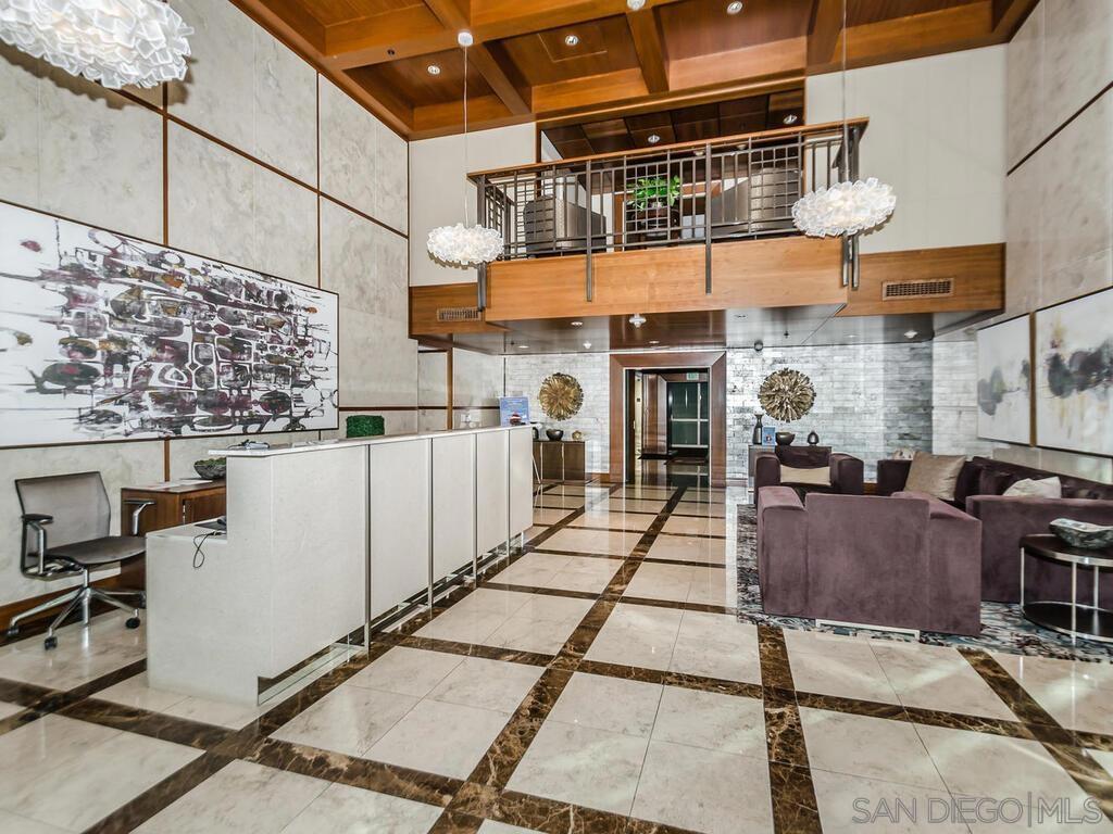 1205 Pacific HWY 2306