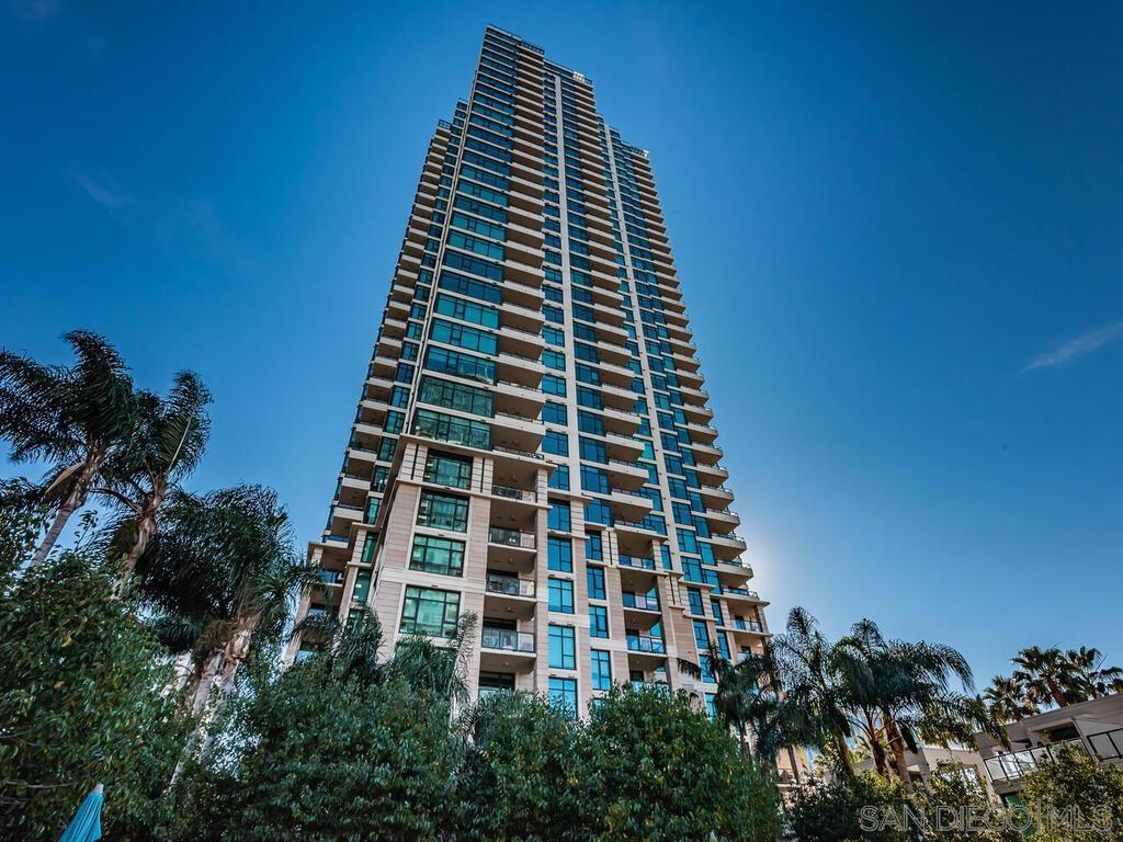 1205 Pacific HWY 2306