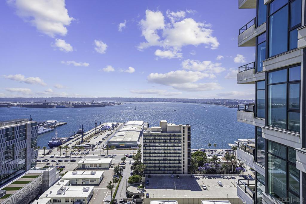1205 Pacific HWY 2306