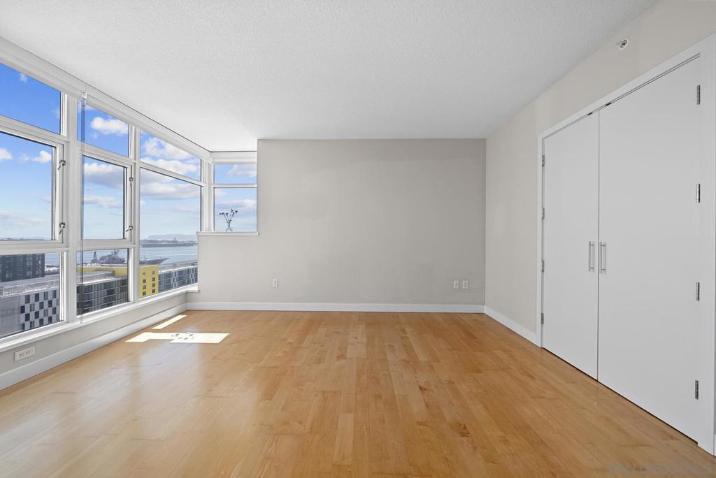 1205 Pacific HWY 2306