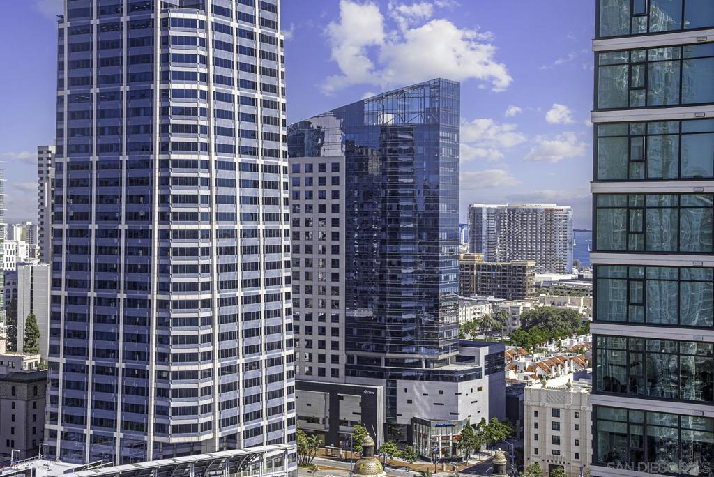 1205 Pacific HWY 2306
