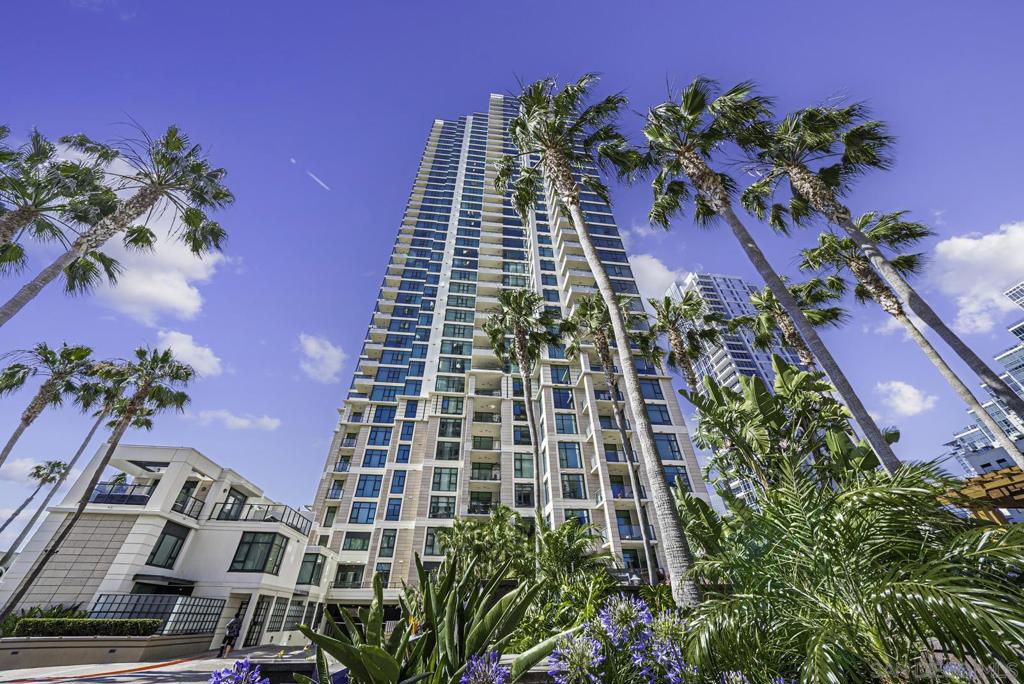 1205 Pacific HWY 2306