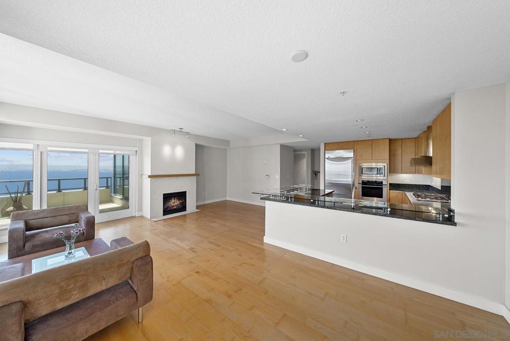 1205 Pacific HWY 2306