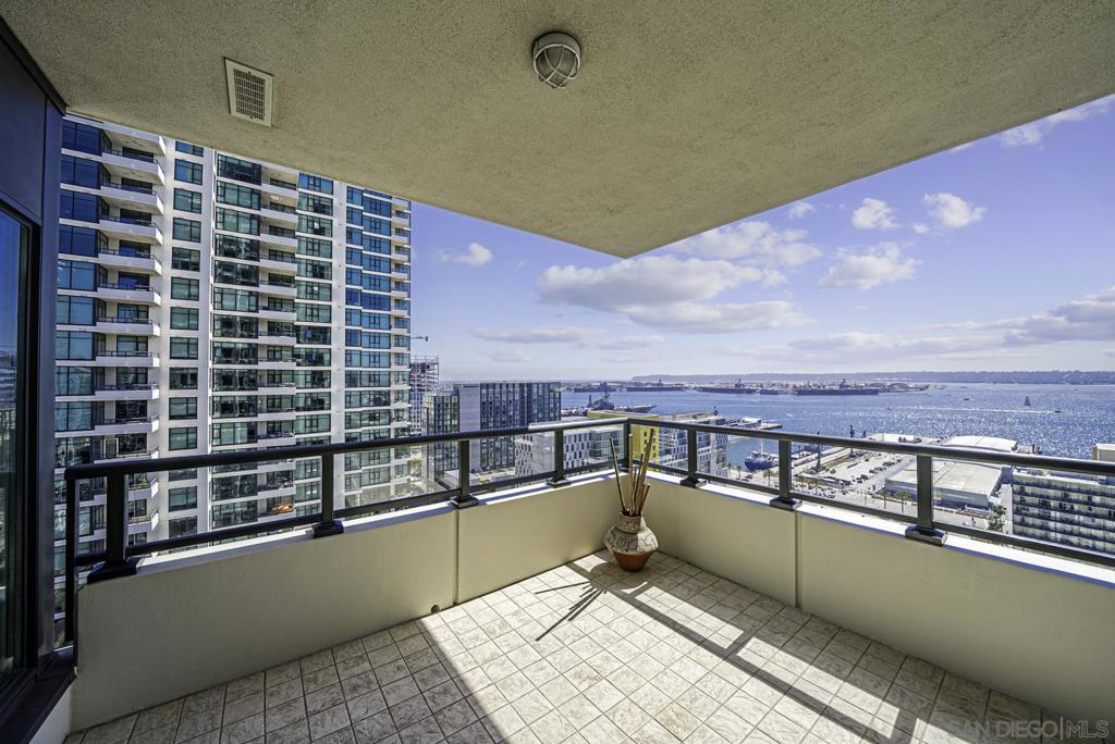 1205 Pacific HWY 2306