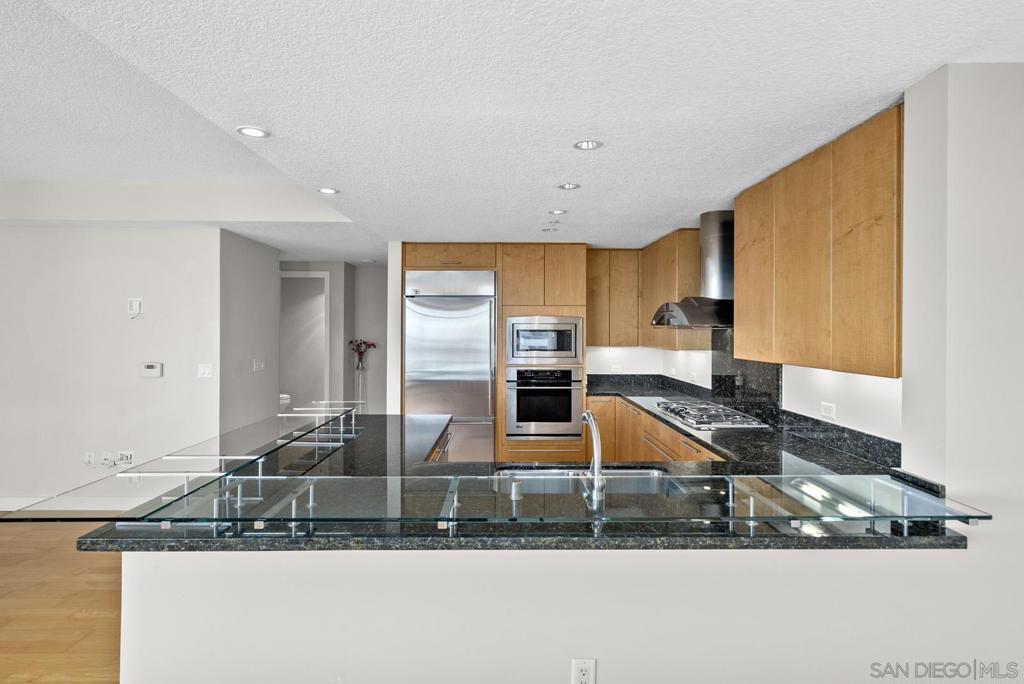 1205 Pacific HWY 2306