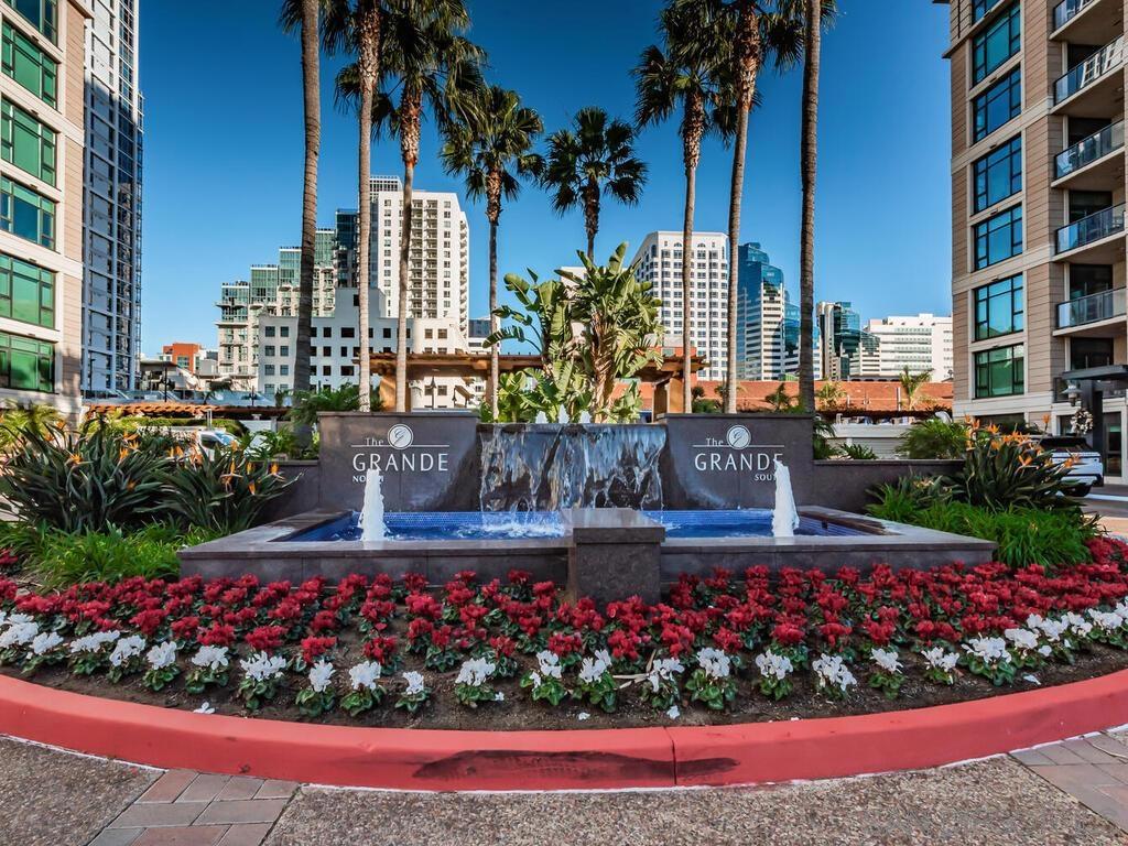 1205 Pacific HWY 2306