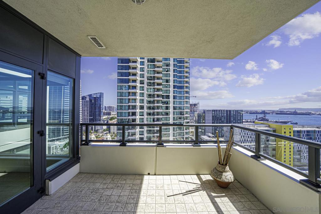 1205 Pacific HWY 2306