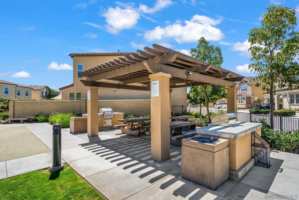 979 Rolling Dunes Way